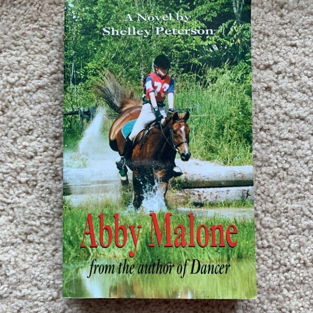 ๐5 for 20$๐ Shelly Peterson Novel Abby Malone - Picture 1 of 2